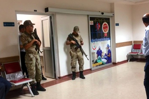 Annesini ve kardeşini av tüfeğiyle vurarak öldürdü