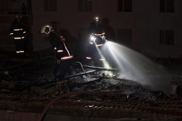 Kamyon şoförü 5 kişilik ailenin hayatını kurtardı