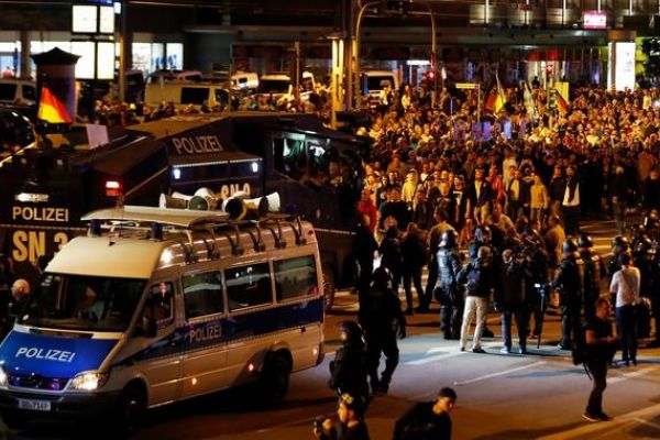 Almanya'da ırkçı gösteriler sürüyor