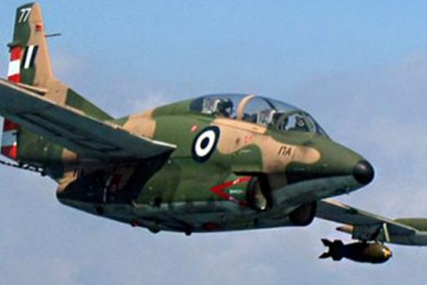 Yunanistan'da askeri uçak düştü