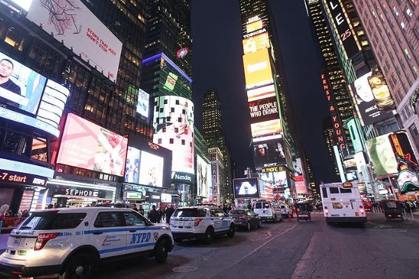 New York'ta Times Meydanı'na arı baskını