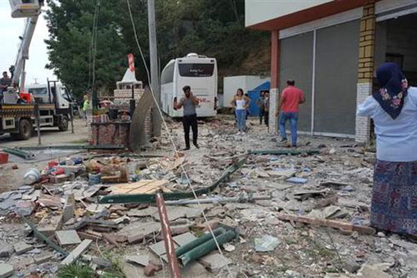 Karayolunda dehşet... Ortalık savaş alanına döndü