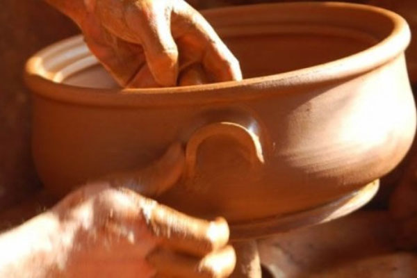 Çamuru sanata dönüştürüyor