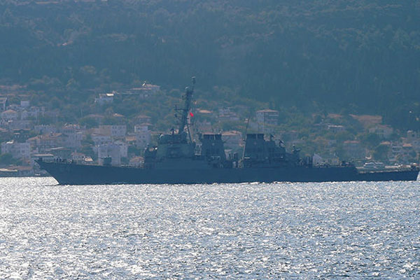 ABD savaş gemisi boğazdan geçti