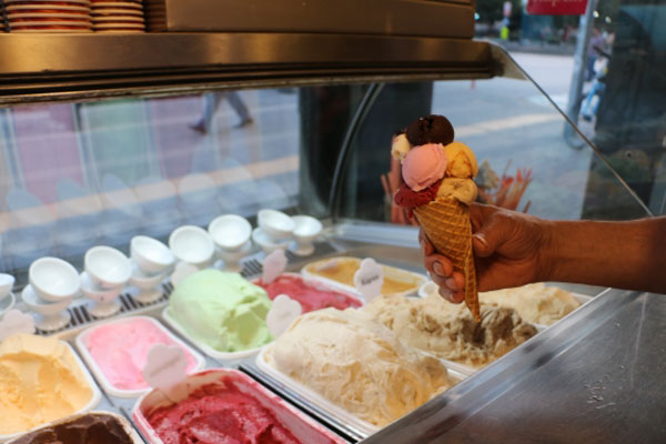 Kuşaktan kuşağa miras 60 yıldır dondurma yapıyor