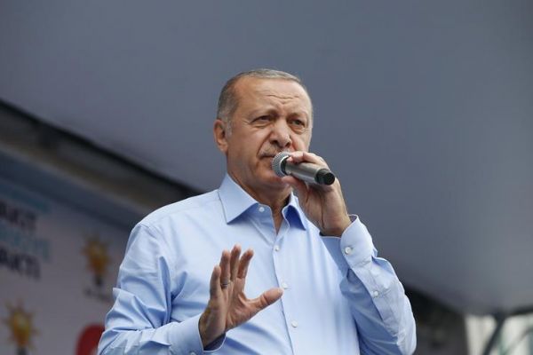 'Dolarlarla molarlarla bu milleti asla çöktüremezler'