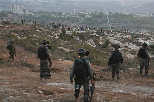 İsrail Batı Şeria'da Filistinlilere saldırdı