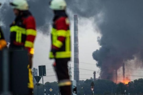 Almanya'da patlama: 2 bin kişi tahliye edildi