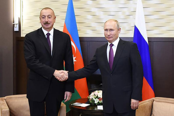 Rusya Devlet Başkanı Putin ile Aliyev bir araya geldi