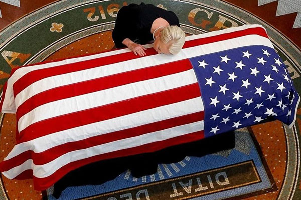 McCain'in cenazesine Trump katılmıyor