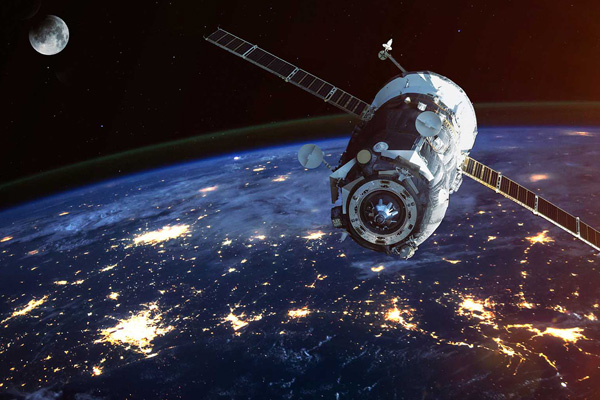 Uzay istasyonundaki deliğe astronottan acil çözüm