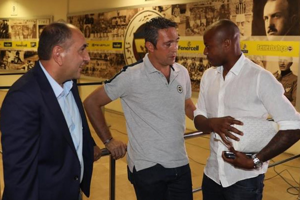 Fenerbahçe’de futbolcuları Başkan Ali Koç karşıladı