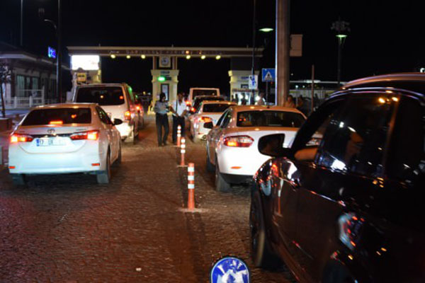 Çanakkale'de feribot yoğunluğu