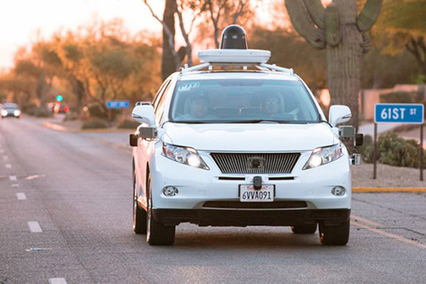 Apple’ın sürücüz aracı ilk kez kaza yaptı