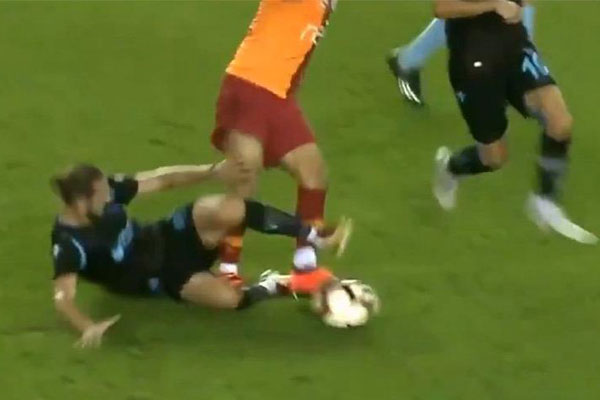 Belhanda'nın tepki çeken hareketi pahalıya patladı