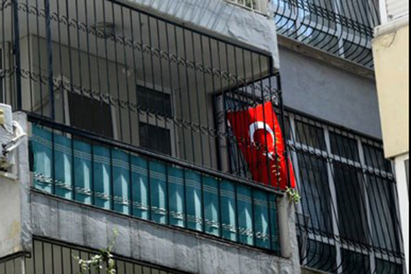 Brunson evine Türk bayrağı astı