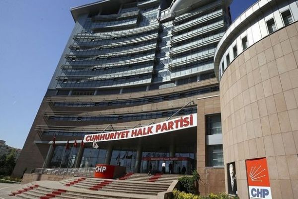 CHP'de istifa