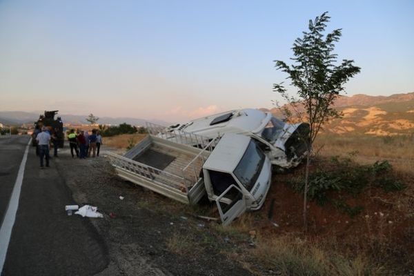 Tunceli'de trafik kazası: 3'ü çocuk 20 kişi yaralandı