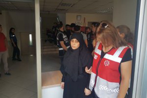 Küçükçekmece'de gasp operasyonu: Suriye’li 6 kişi yakalandı