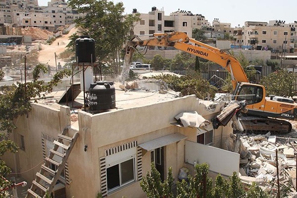 İsrail, Filistinlilere ait 2 evi yıktı