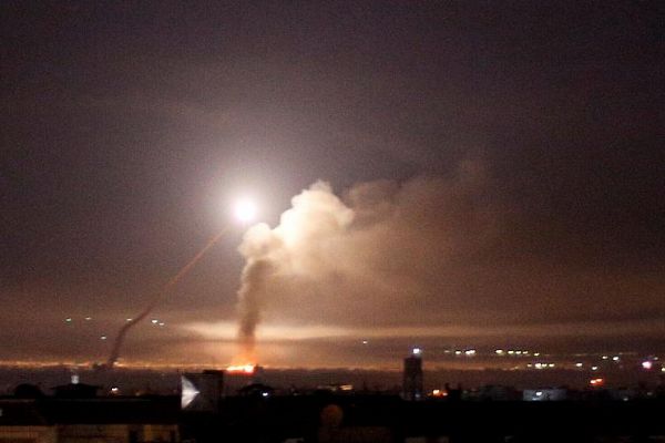 Suudi Arabistan’a füze saldırısında sivillere şarapnel yağdı