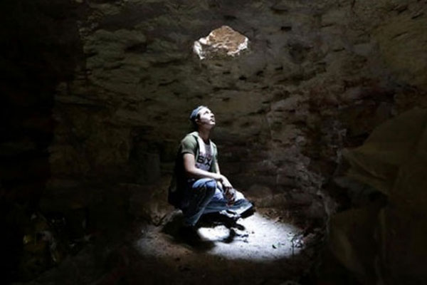 İdlib'de yaşayanlar iki aydır toprağı kazıyor