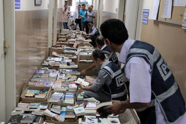 İstanbul'da milyonluk korsan kitap operasyonu
