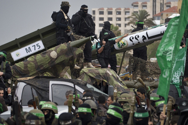 İsrail Hamas'a ait bir mevziyi vurdu