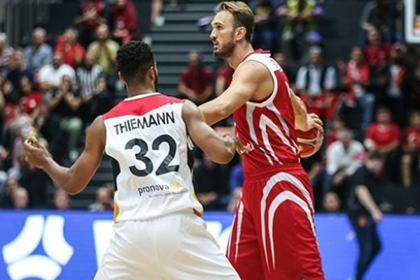 12 Dev Adam Almanya'ya fark attı