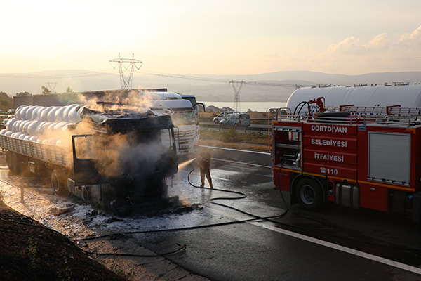 Anadolu otoyolunda tır yangını