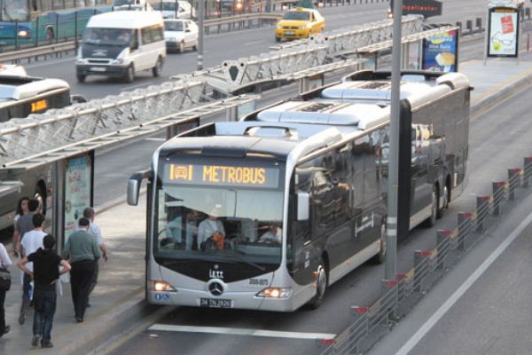 İstanbul'da metrobüs kazası