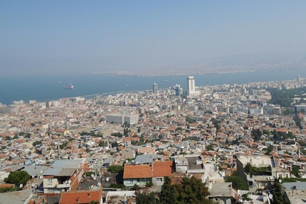 İzmir'deki lağım kokusunun nedeni bulunamadı