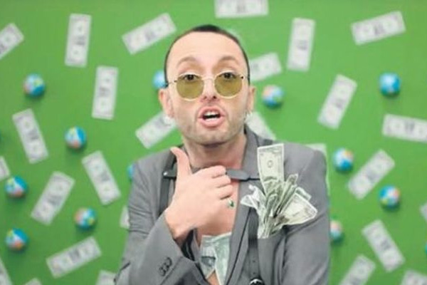 Klibinde 1 dolar kullanan ünlü şarkıcıya FETÖ soruşturması