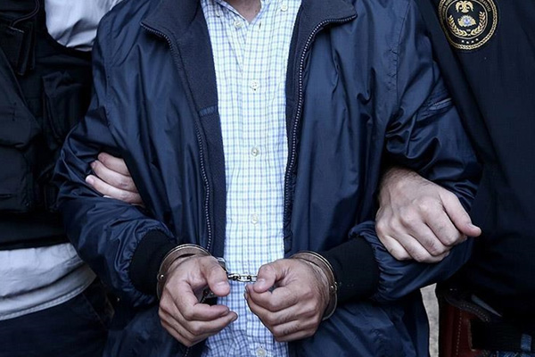 İzmir merkezli FETÖ operasyonu: 14 gözaltı