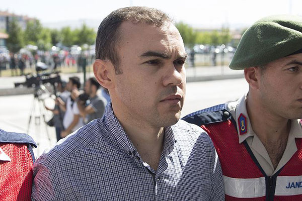 Darbe girişiminde oğlunu katletmişti… Onunla göz göze geldi!