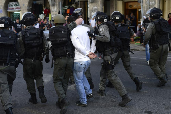 İsrail askerleri 23 Filistinliyi gözaltına aldı