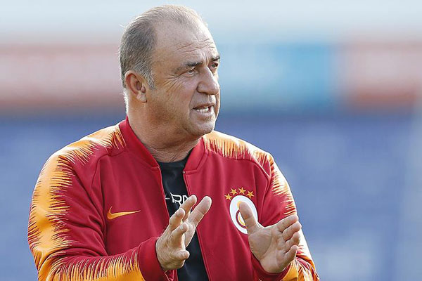 Fatih Terim UEFA ilk 11'ini seçti