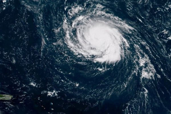 ABD'yi korkutan kasırga başladı