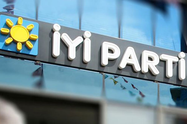 İYİ Parti'de toplu istifa depremi