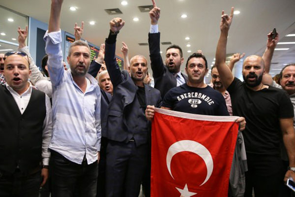 ABD’de tutukluydu… Türkiye’ye geri döndü kahraman gibi karşıladılar