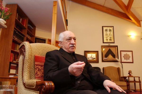 '12 Eylül darbesi FETÖ’ye alan açtı'