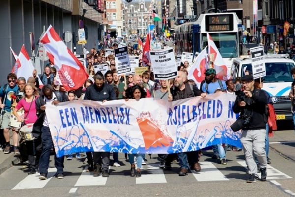 Hollanda'da AB politikaları protesto edildi