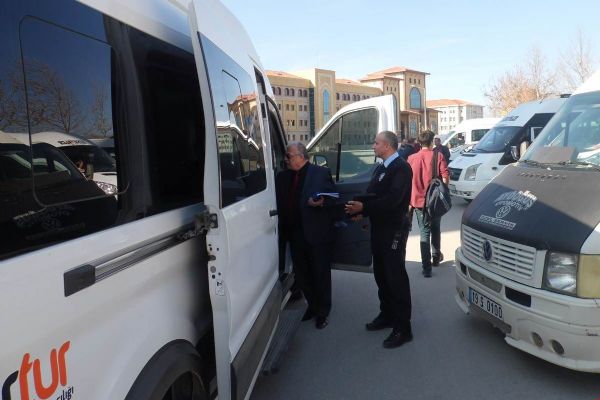 İstanbul’da okul servis araçlarına trafik ekipleri denetim yaptı