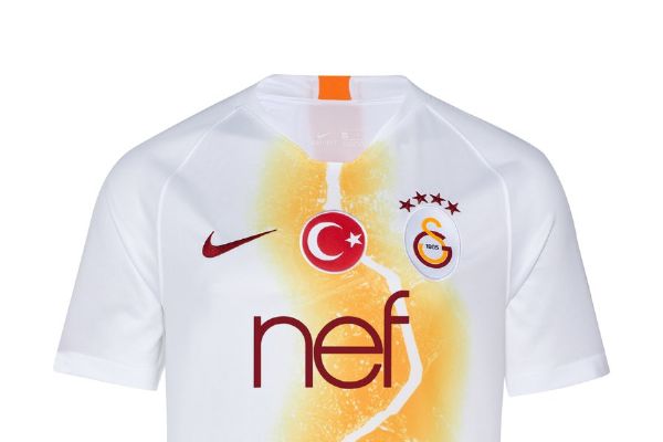 Galatasaray’ın yeni sezon formasındaki İstanbul detayı