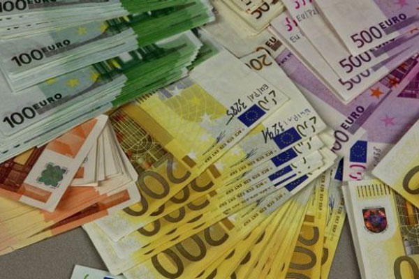 100 ve 200’lük Eurolar yenilendi