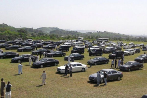 Başa yeni geçti, ilk işi bu oldu... Makam araçları…