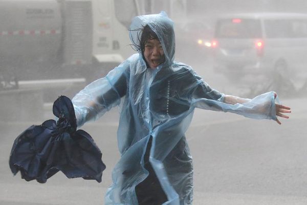 Mangkhut Tayfunu can almaya devam ediyor