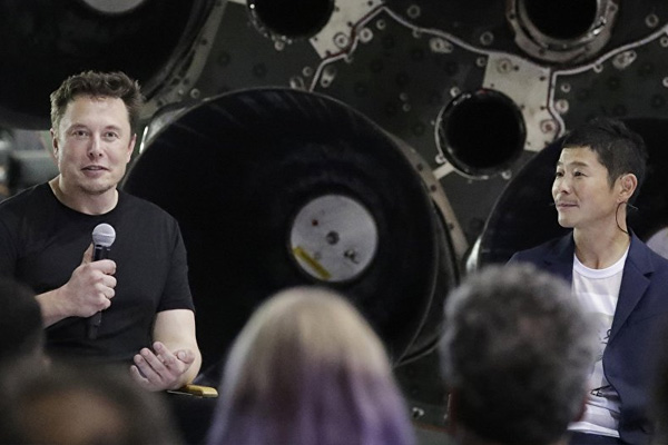 Ay'a gidecek ilk turist belli oldu