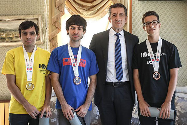 Milli Eğitim Bakanı şampiyonlar ile bir araya geldi