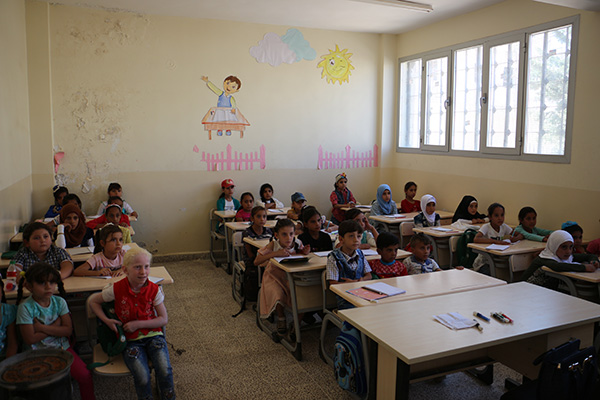 Suriye'de TDV'nin desteklediği okulda ders başı yapıldı